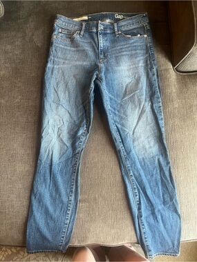 GAP Men's Slim Straight Jeans in Medium Blue Wash